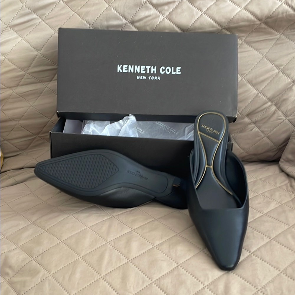 Kenneth Cole Black  Sleek Slip-On Design